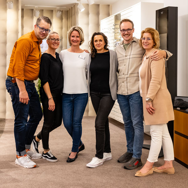 Teamfoto von Heiliger Optik & Akustik Aachen.
